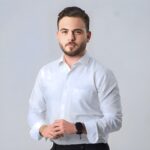 man, attractive, portrait, beauty, job, business, beard, face, male, model, pose, mirada, modelo, moda, estilo, host, blanco, influencer, trabajador, oficinista, photoshoot, gay, homosexual, business man, fondo blanco